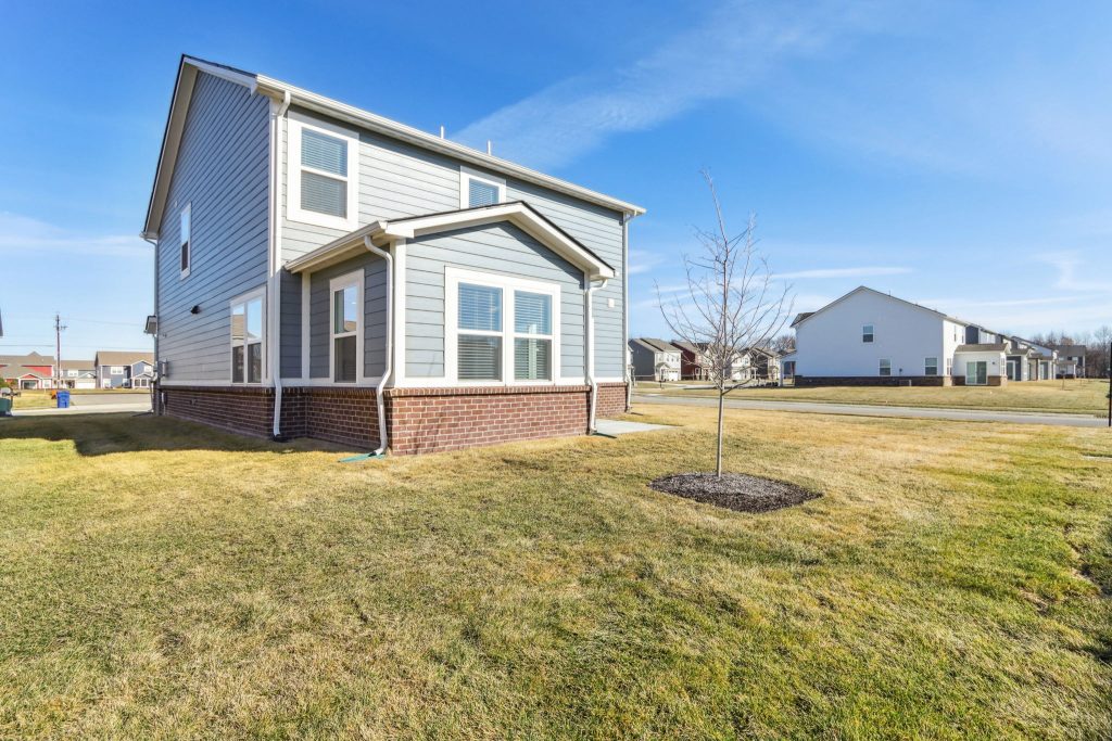 95 web or mls 6633 Willow Way 031